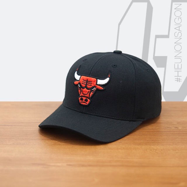 Nón vành cong Bulls_Đen