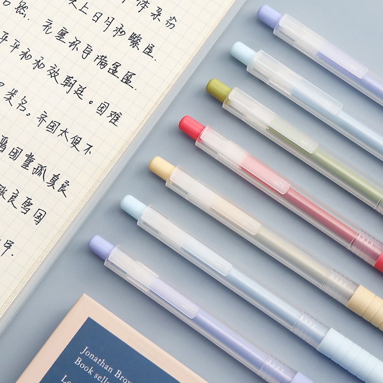 1 bút bi mực đen ngòi 0.5mm