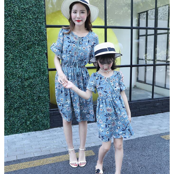 ✨CindyMom✨ Quần áo cho mẹ và con gái - Váy in hoa màu xanh nước hồ - Đầm voan cổ chữ V mỏng - Đầm cho bé gái