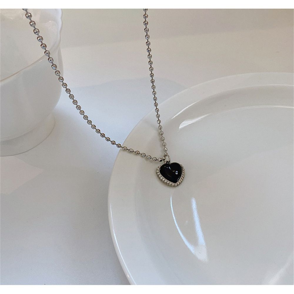 Vòng cổ Choker Màu Đen Mặt Trái Tim Đơn Giản Phong Cách Hàn Quốc Cho Nữ