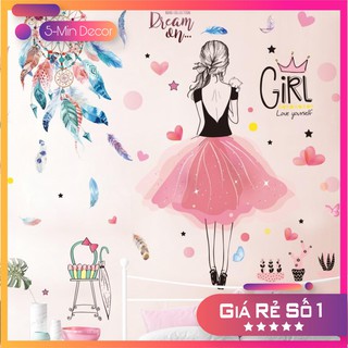 Decal dán tường cô gái váy hồng và vòng bắt giấc mơ