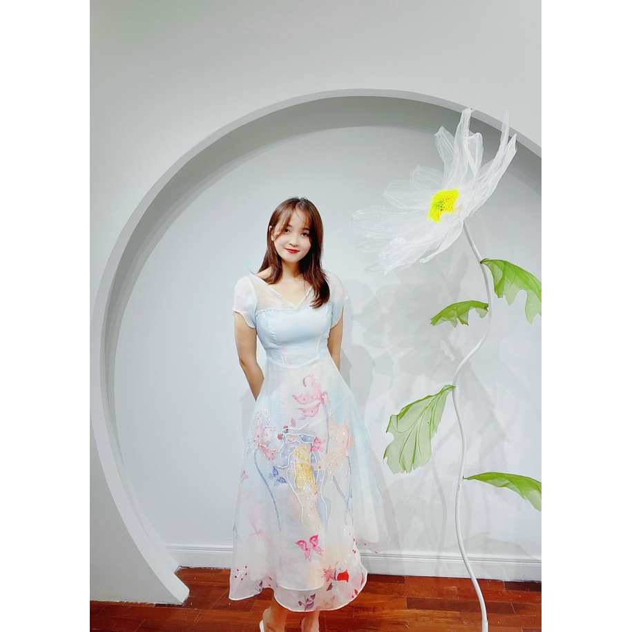 Áo dài cách tân thêu hình cô gái vải oganza cao cấp