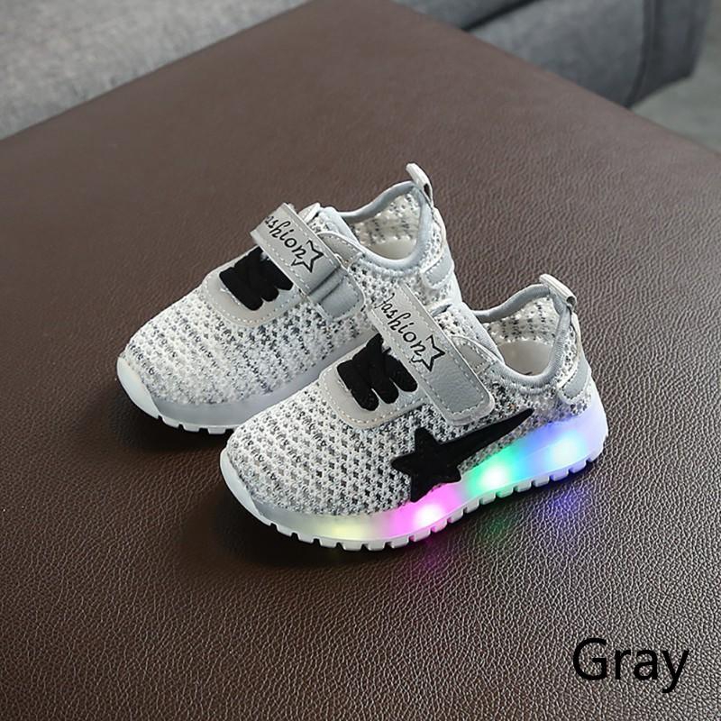 Giày đế mềm chống trượt có đèn LED cho bé