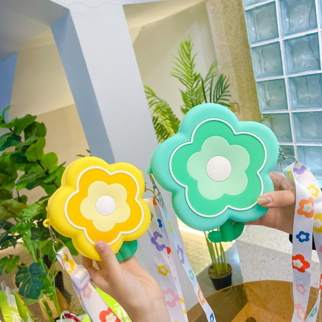 Túi Đeo Chéo Vai Đựng Tiền Xu Bằng Silicon Màu Kẹo Hoa Trà Đẹp Mắt Dành Cho Bạn Gái