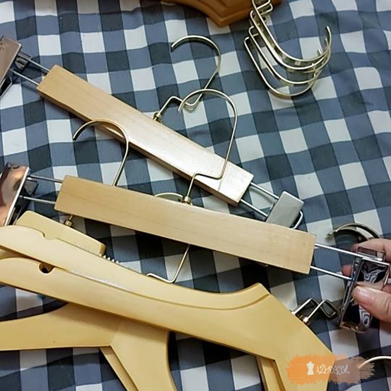 Kẹp quần gỗ người lớn màu vàng. Kẹp dùng cho Shop thời trang