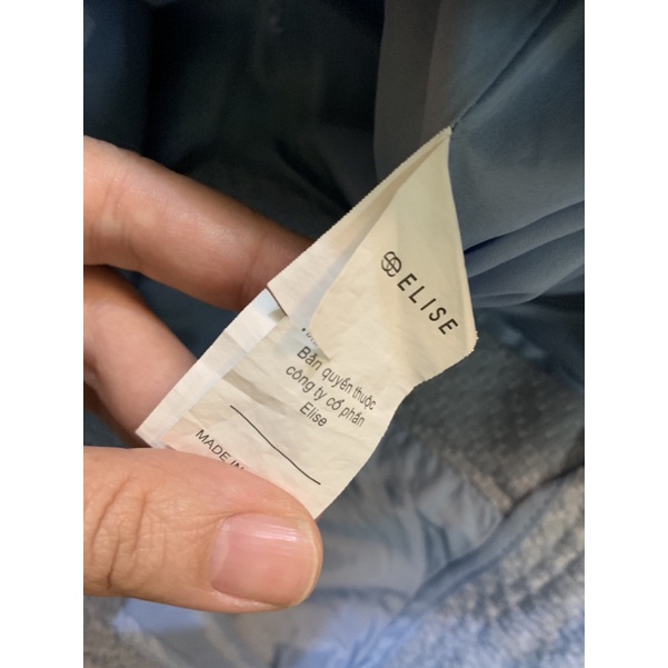 Sơ mi trắng và chân váy Elise