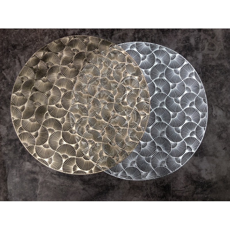 Tấm lót bàn ăn, lót lọ hoa, placemat, nhựa dẻo màu bạc và vàng, đường kính 38cm, xinh, rẻ, tiện lợi