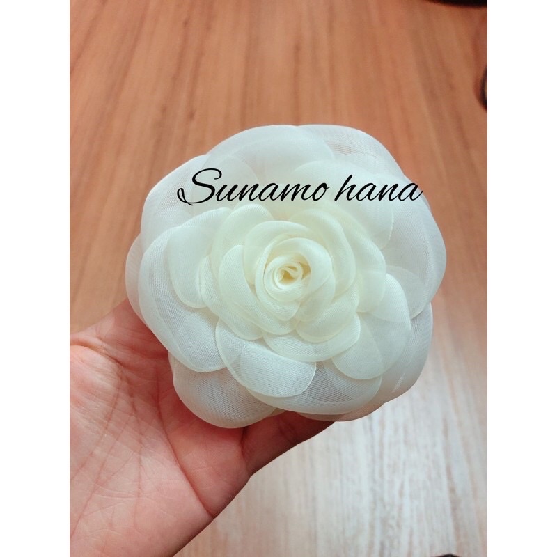 Hoa cài áo handmade màu kem