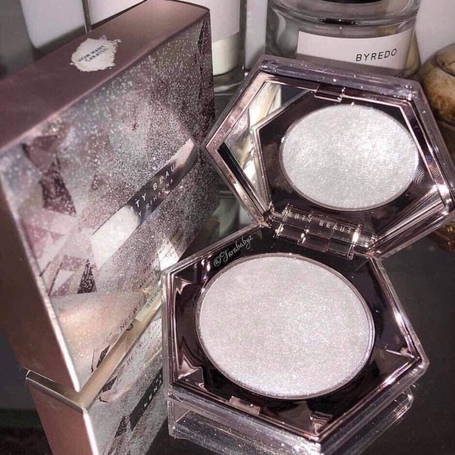 PHẤN HIGHTLIGHT FENTY BEAUTY BY RIHANNA DIAMOND BOMB.