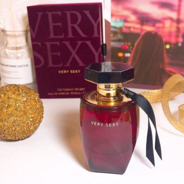 NƯỚC HOA VICTORIA'S SECRET VERY SEXY Hộp nhung mẫu mới 2018-100ML của Mỹ