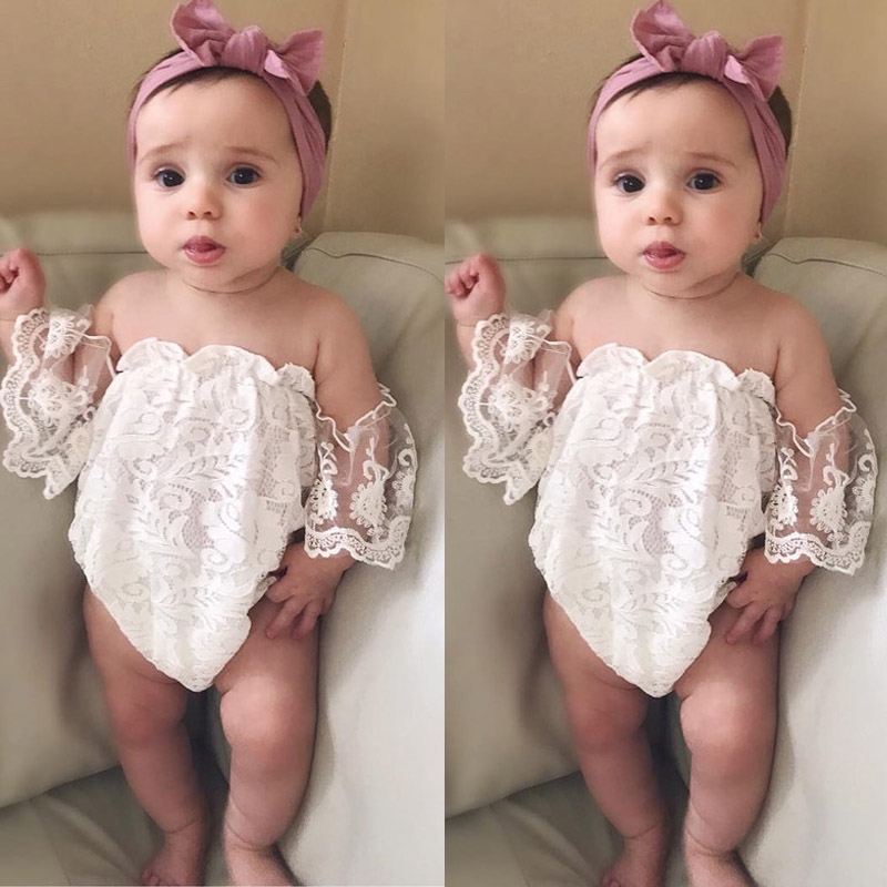 Jumpsuit ren hoa trễ vai nữ tính cho bé
