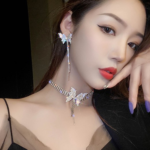 Set Choker + Khuyên tai hình bướm hot trend 2020 đi tiệc cực sang