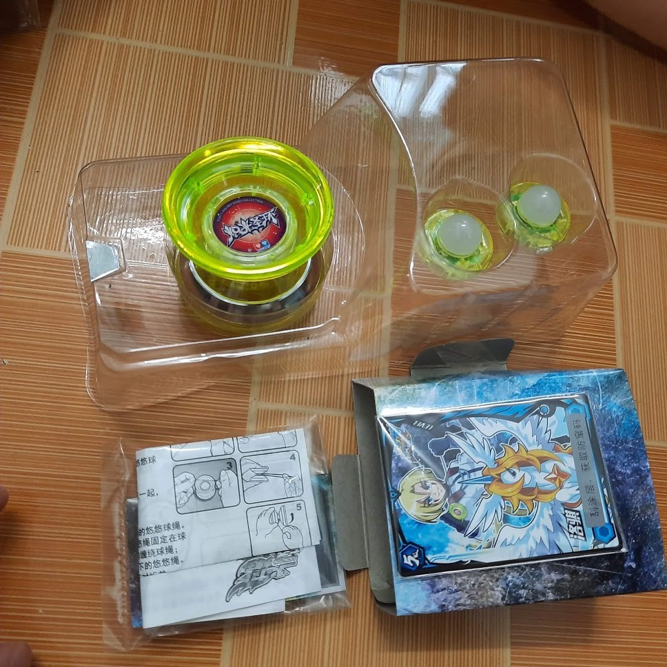 Con quay Yoyo Bánh Xe Thần Lửa MS 676207 màu xanh đồ chơi trẻ em bằng nhựa có đèn sáng