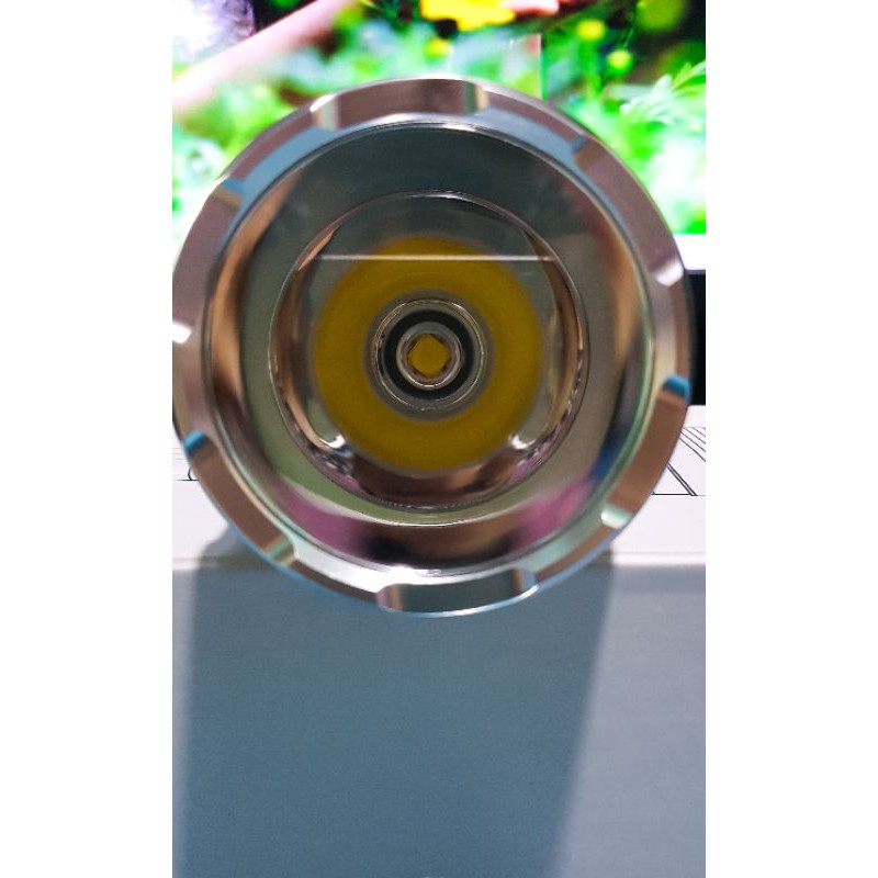 Đèn pin siêu sáng Luminus sst40 quang thông 2400 lumen chiếu xa 875m