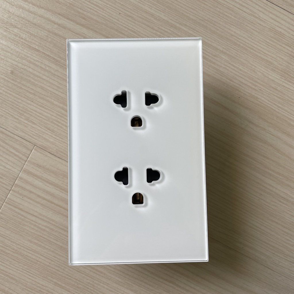 Ổ cắm đôi âm tường mặt kính cường lực cao cấp