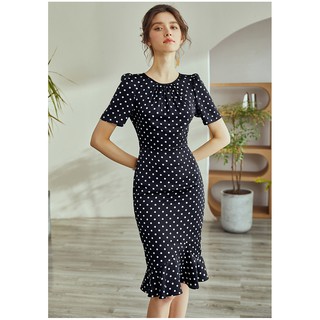 Đầm đuôi cá chấm bi đen trắng tay ngăn cổ tròn