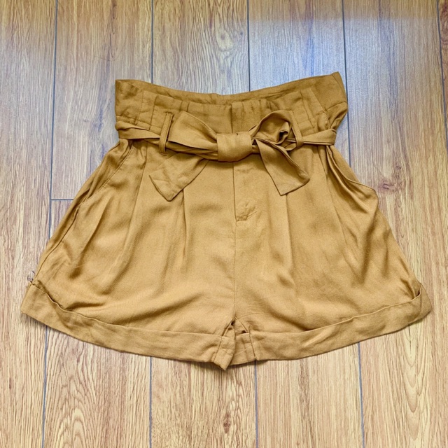 Quần đùi lanh Urban Outfitters