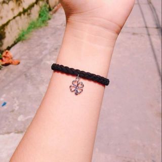 Vòng tay handmade cỏ 4 lá