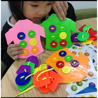 Đồ chơi bé học khâu cúc áo