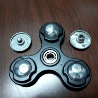 Fidget Spinner - Món đồ chơi Con Quay 3 Cánh Bằng Đồng có LED