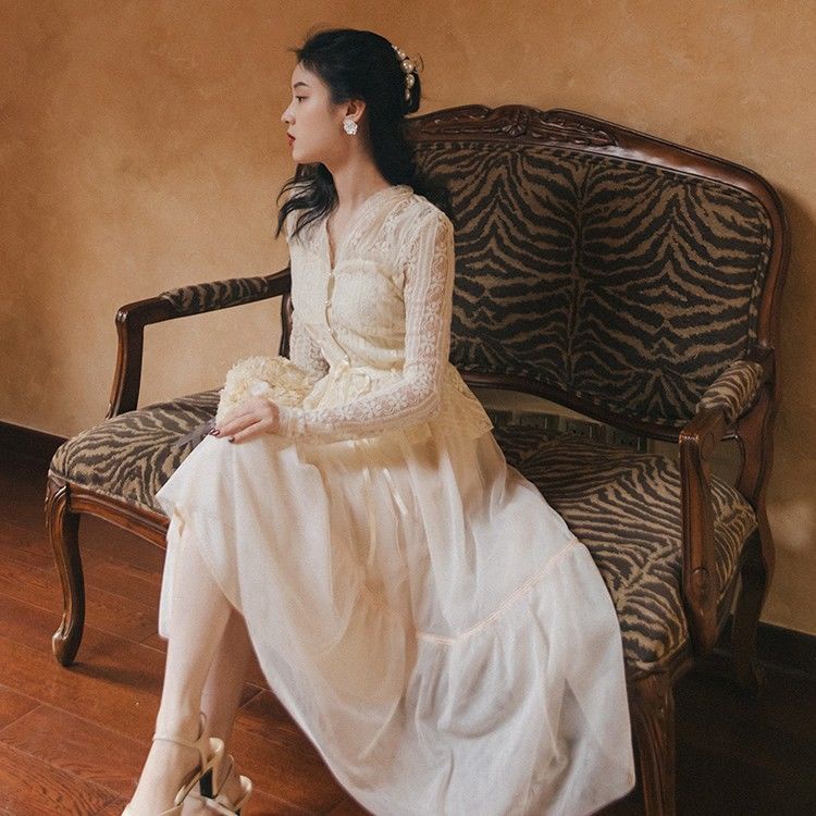 Set áo tay dài phối ren và chân váy phong cách Pháp thời trang thanh lịch cho nữ | BigBuy360 - bigbuy360.vn