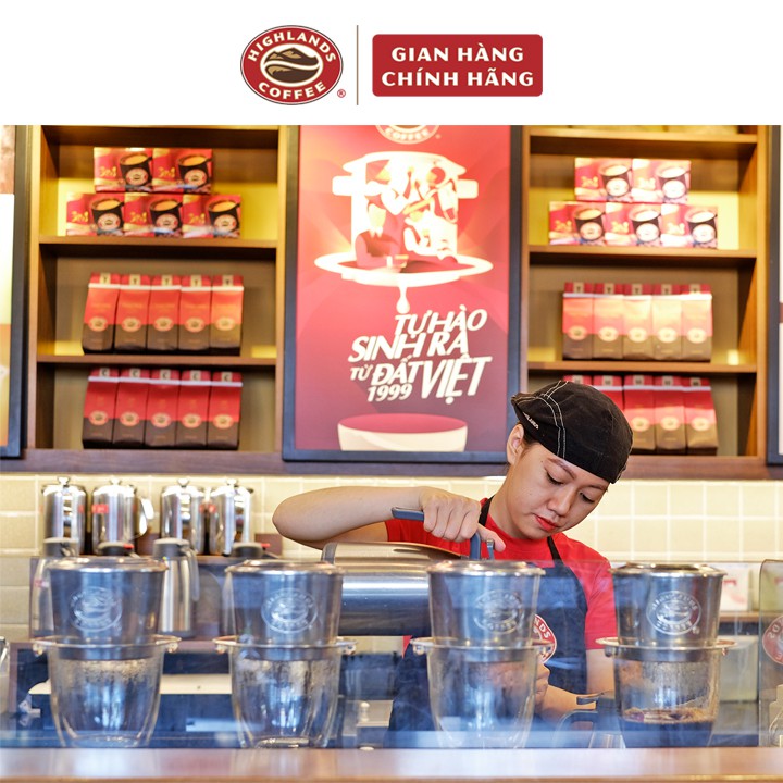 Hai gói cà phê rang xay Truyền Thống Highlands Coffee 200g, cafe pha phin Truyền thống: cà phê arabica + cà phê robusta | BigBuy360 - bigbuy360.vn