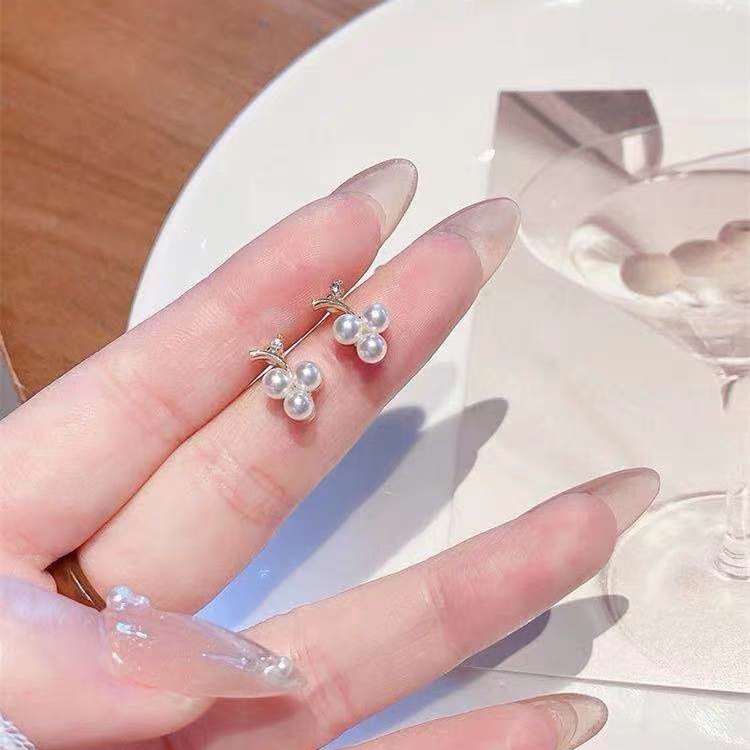 Đôi khuyên tai hình chùm nho đính ngọc trai giả thời trang cho nữ