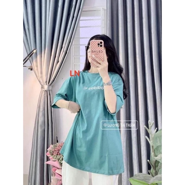 Áo phông chữ ngang trước ngực