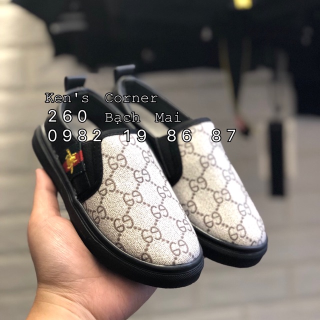 Giày cho bé. Size 31-32-33 giá 190k.