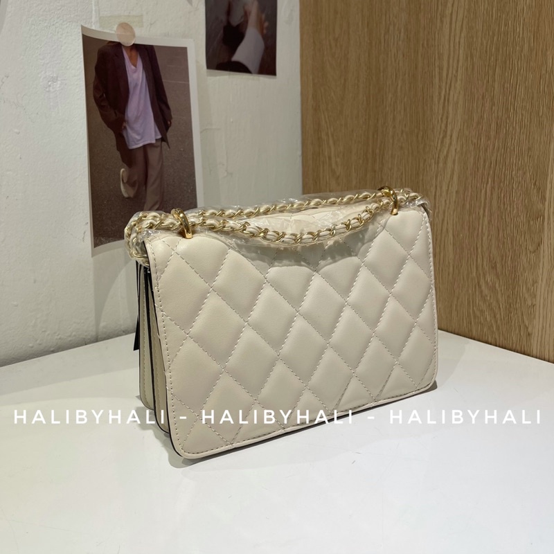 Túi Lyn da trám dây xích pha da kèm charm xinh xắn