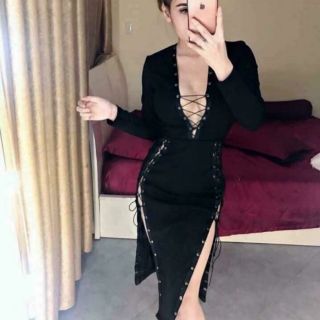 Đầm body tay dài hở ngực sexy