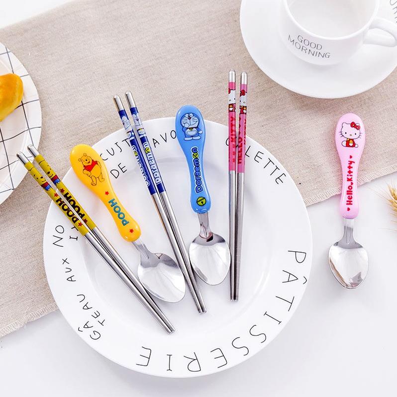 Set 3 món đũa muỗng nĩa bằng thép không gỉ hình hoạt hình dễ thương cho bé - kèm hộp đựng
