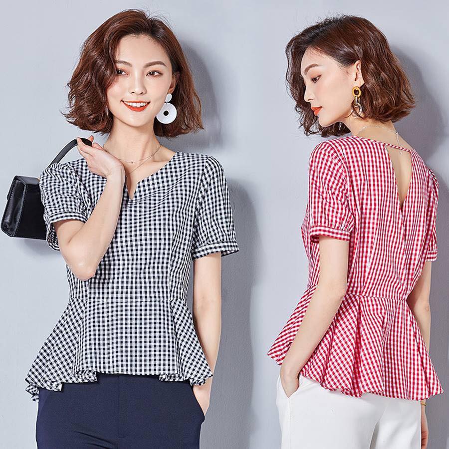 Áo kẻ peplum xẻ V lưng cho người béo mập