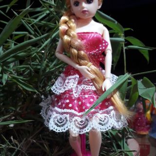 Búp bê tiểu thư xinh đẹp