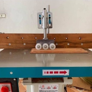Cữ tỳ phôi 3 con lăn ( 3 bánh ) - tỳ 3 con lăn - tỳ máy tubi