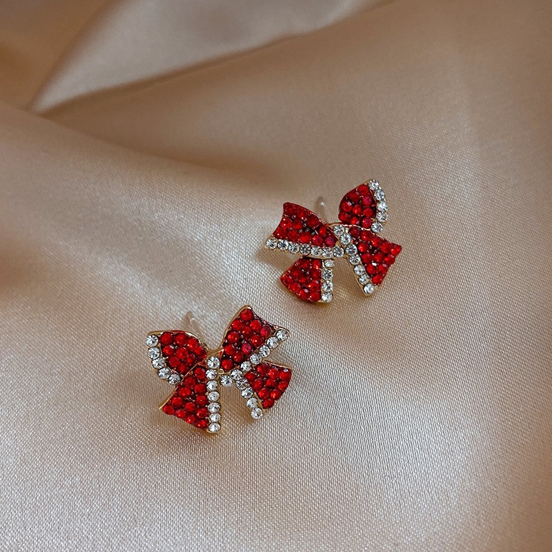 Bông tai thiết kế đơn giản hợp thời trang trẻ trung