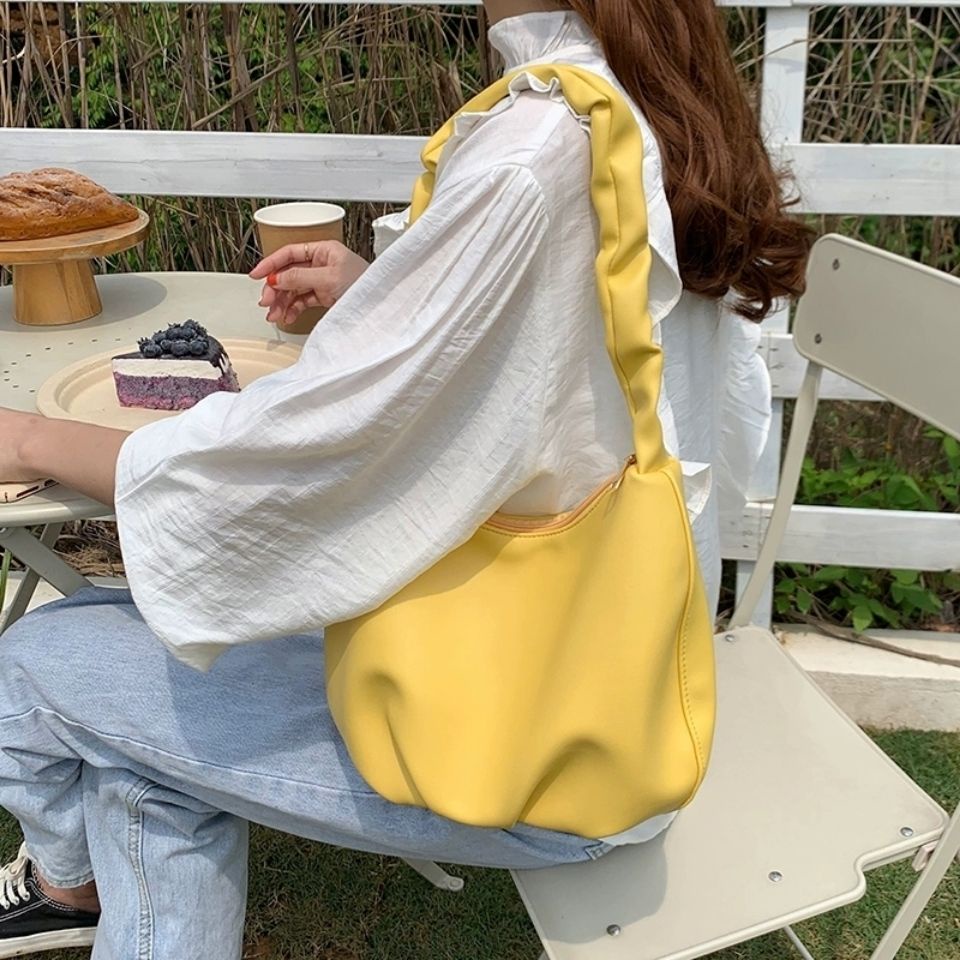 Túi Đeo Vai Hình Đám Mây Mềm Mại Sức Chứa Lớn Dễ Phối Đồ