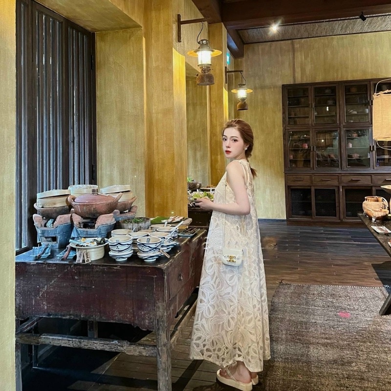 Váy bầu ren kiểu cổ yếm ,dáng dài tiểu thư,mặc đi tiệc ,đi chơi ☘️freesize 43-68kg