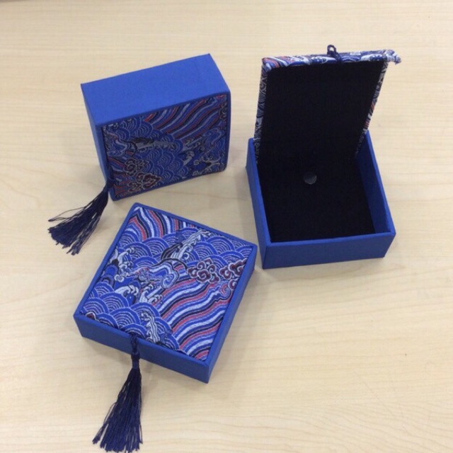 Combo 10 hộp gấm gỗ xanh thêu nổi đựng vòng phong thủy tphcm