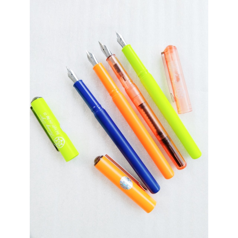 Bút Hoàng Ngọc 05 , ngòi mài, nét mảnh, gai nhẹ, giao màu ngẫu nhiên