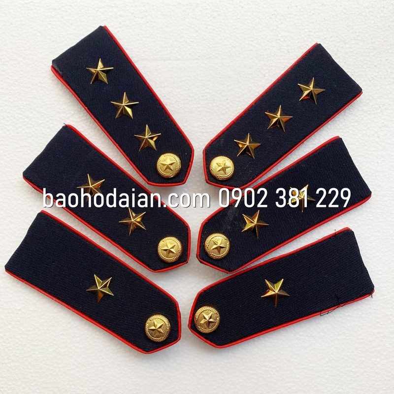 Cầu vai bảo vệ kèm sao đồng viền đỏ