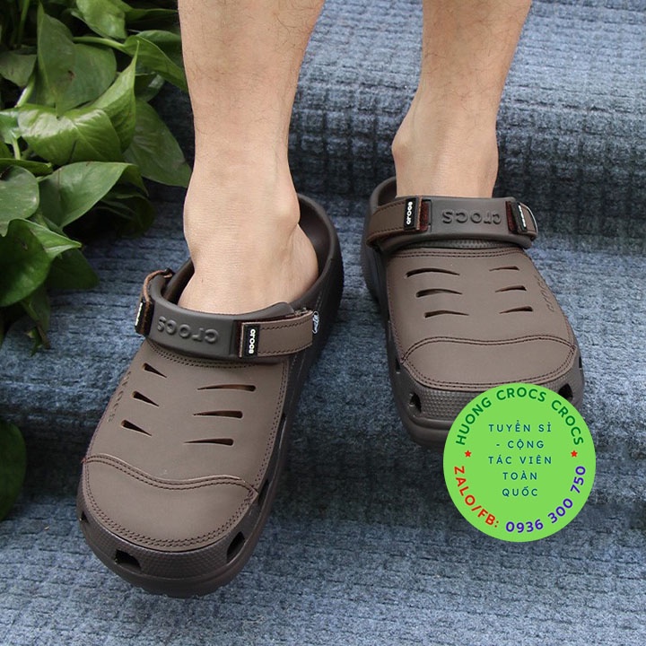 DÉP SỤC CROCS YUKON SPORT CLOG CHO NAM MÀU NÂU, chuẩn xịn, full box