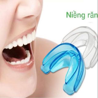 Dụng cụ niềng răng bí mật tại nhà