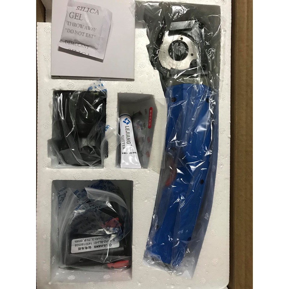 Máy cắt vải YJ 50mm sài sạc pin tiện lợi dễ di chuyển cắt tầm 7 đến 10 lớp vải và dễ mang theo bên người