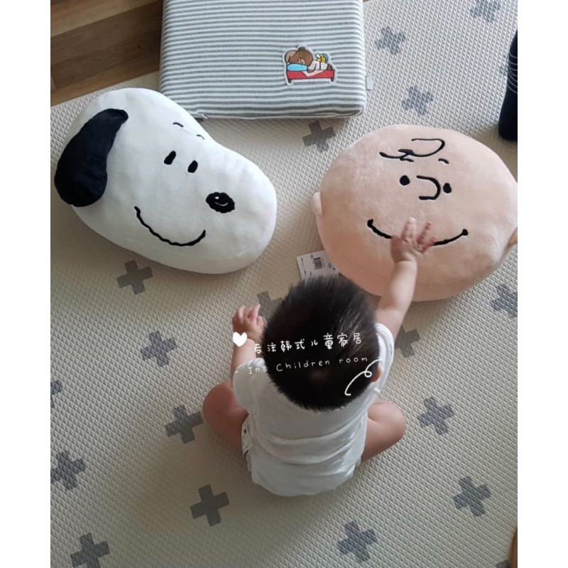 Gối tựa lưng trang trí Snoopy và Charlie