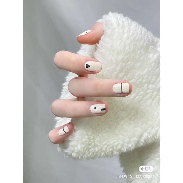 Nail box thiết kế màu trắng sữa sang chảnh nhẹ nhàng nail anhtueet