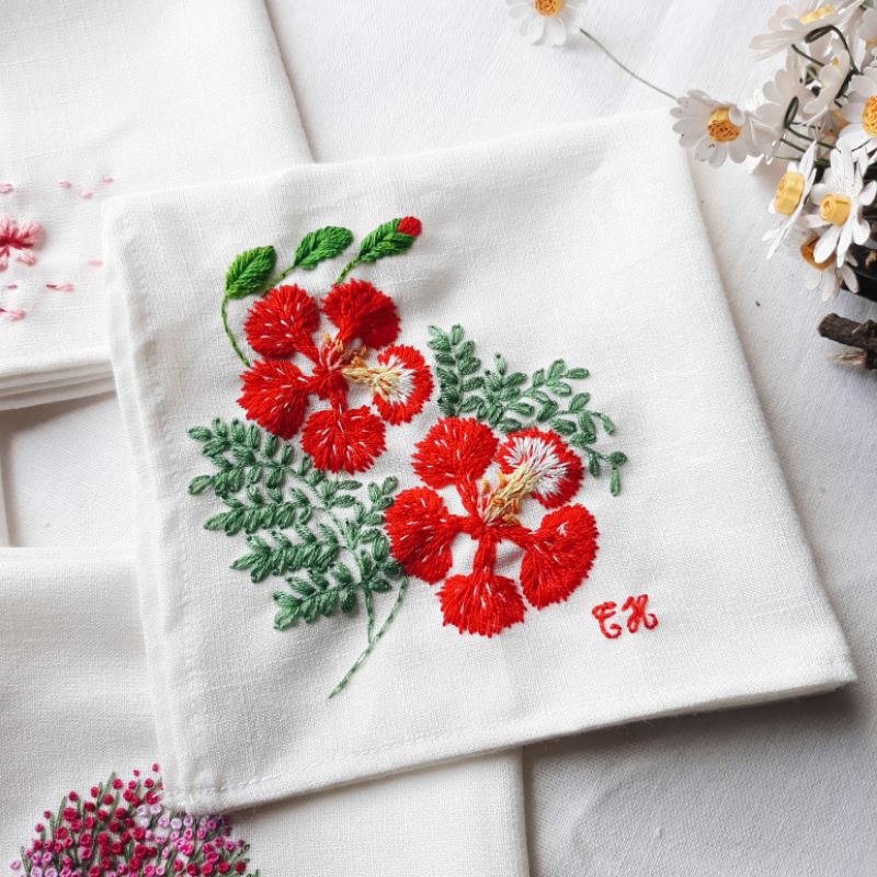 Khăn tay linen thêu tay hoa phượng vĩ đỏ
