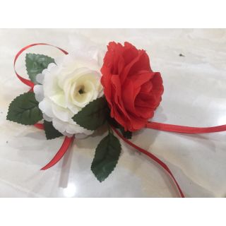 Hoa cột nơ tay cầm cửa xe hơi rước dâu