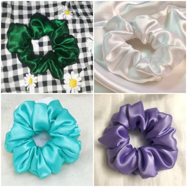 Scrunchies 4 màu (xanh rêu , xanh ngọc , tím , trắng ).Chất liệu vải trơn .Scrunchies xanh rêu , xanh ngọc , tím , trắng