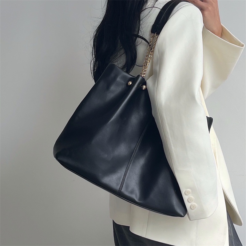 Túi Đeo Vai Cỡ Lớn Bằng Da Mềm Phối Dây Đeo Sợi Xích Thời Trang Cho Nữ